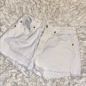 Levi white shorts